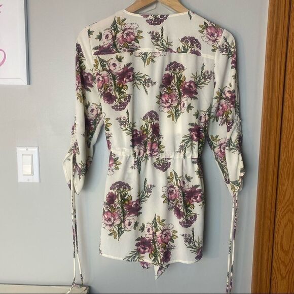 Charming Charlie floral wrap top - Picture 2 of 11